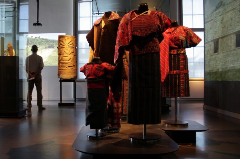 Volkenkundig Museum Leiden 135-001 bik